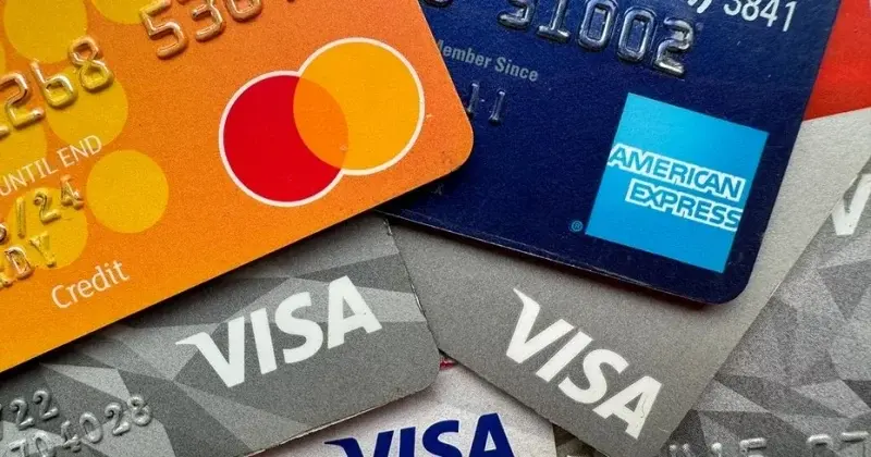Americans Accumulate Record Debt Levels Amid Spending Surge