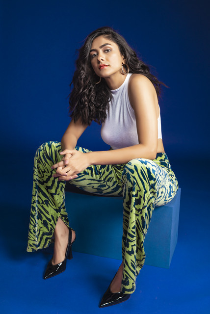 Mrunal-Thakur-19