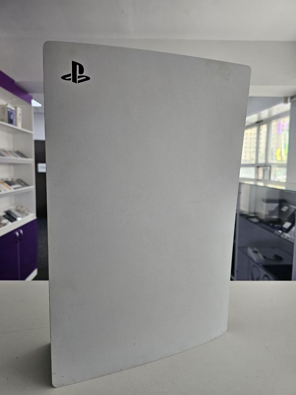 PlayStation 5 CFI‑1200A,  825 Гб — современная игровая приставка нового поколения для игр, фильмов и онлайн‑развлечений.