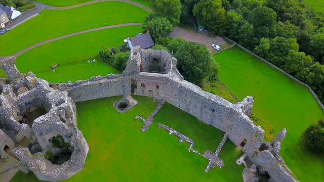 Denbigh-Castle-01.jpg