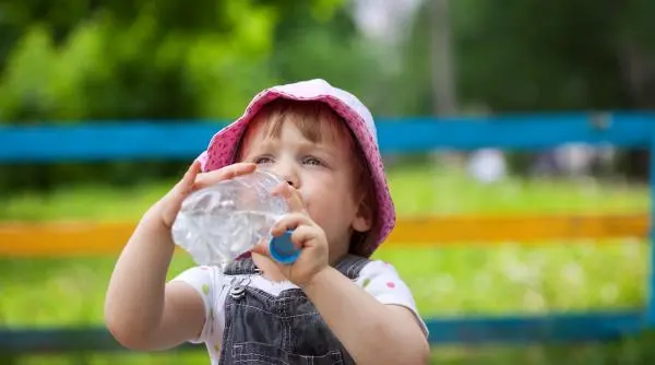 Deshidratarea la copii: 7 semne pe care părinții le trec cu vederea