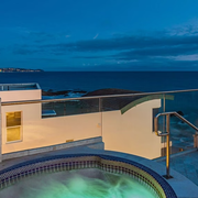 nic balcony jaccuzi