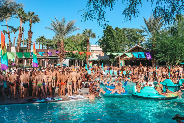 Colossal-Pool-Party-PS