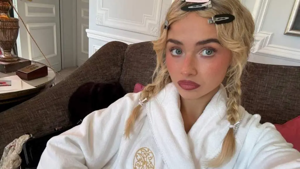 Sabrina Carpenter’s Vintage Chanel Mini Dress Shows How Simplicity Can Shine