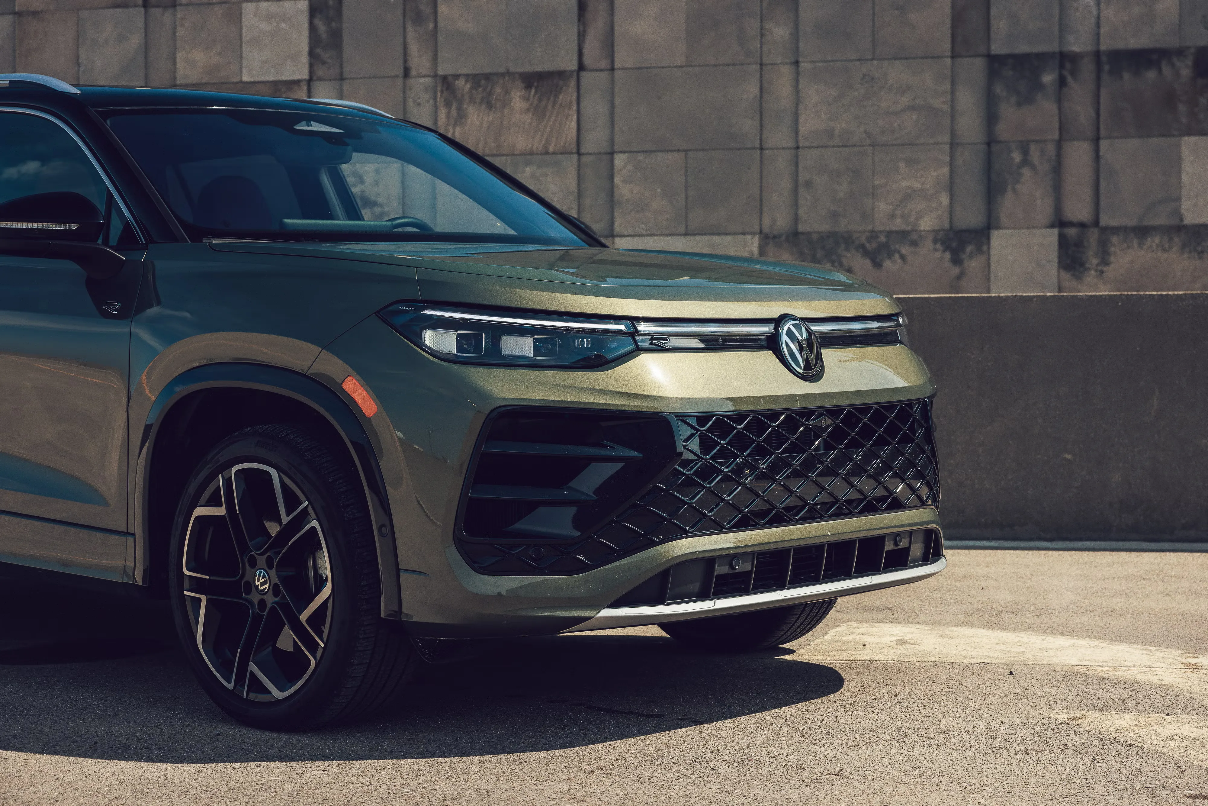 تيغوان 2026 R-Line Turbo منظر أمامي خارجي