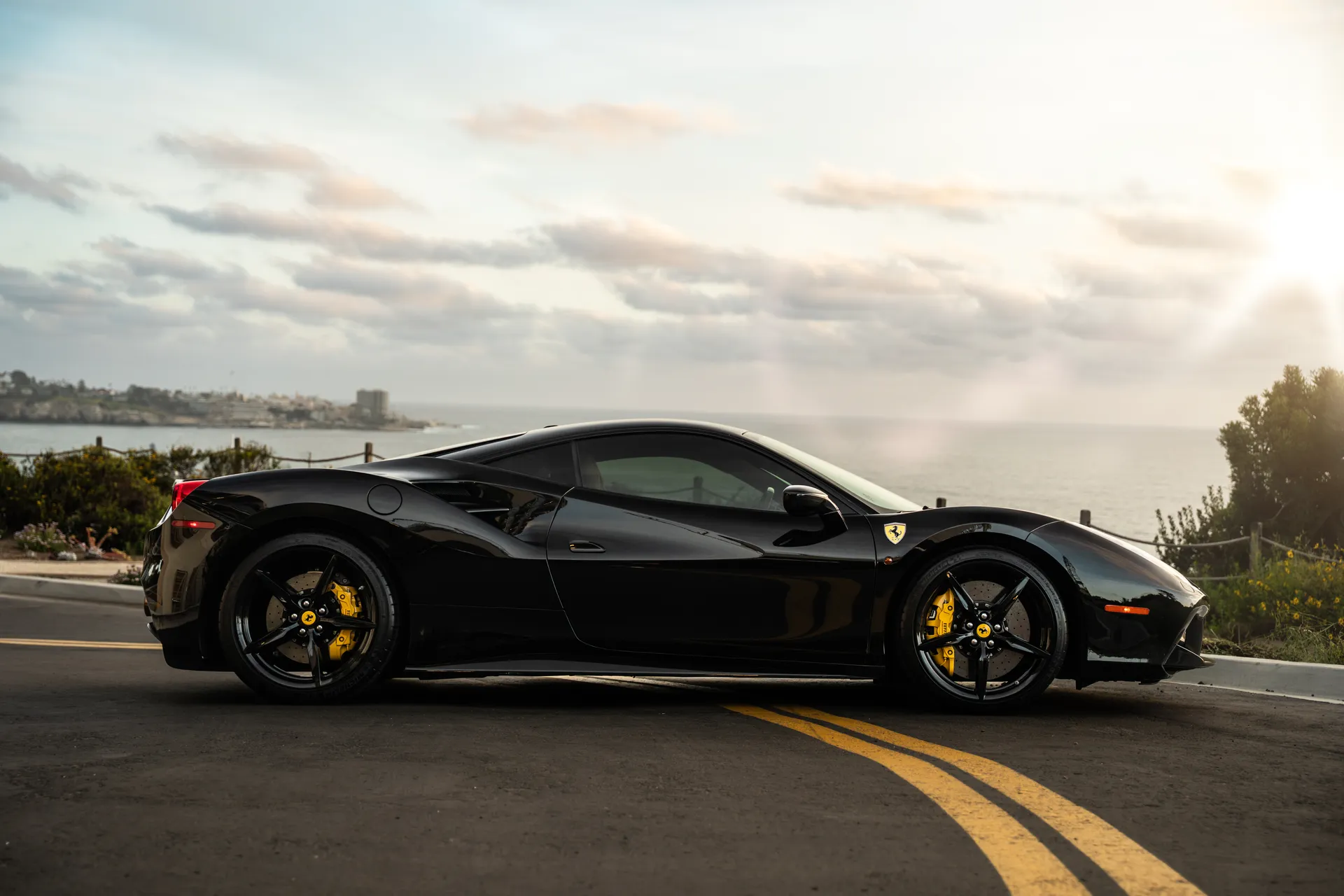 Ferrari 488 Coupe photo 2