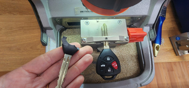 Toyota remote head key with cracked shell seam — Rockland Locksmith Spring Valley NY