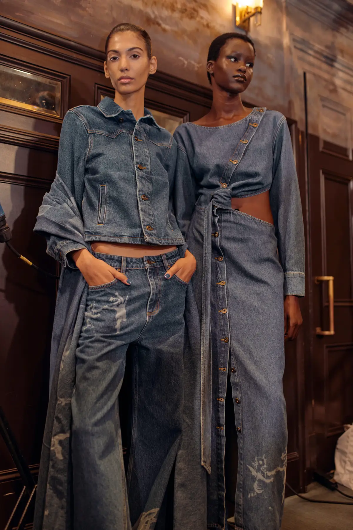 Tendințele denim care vor defini moda feminină în 2026