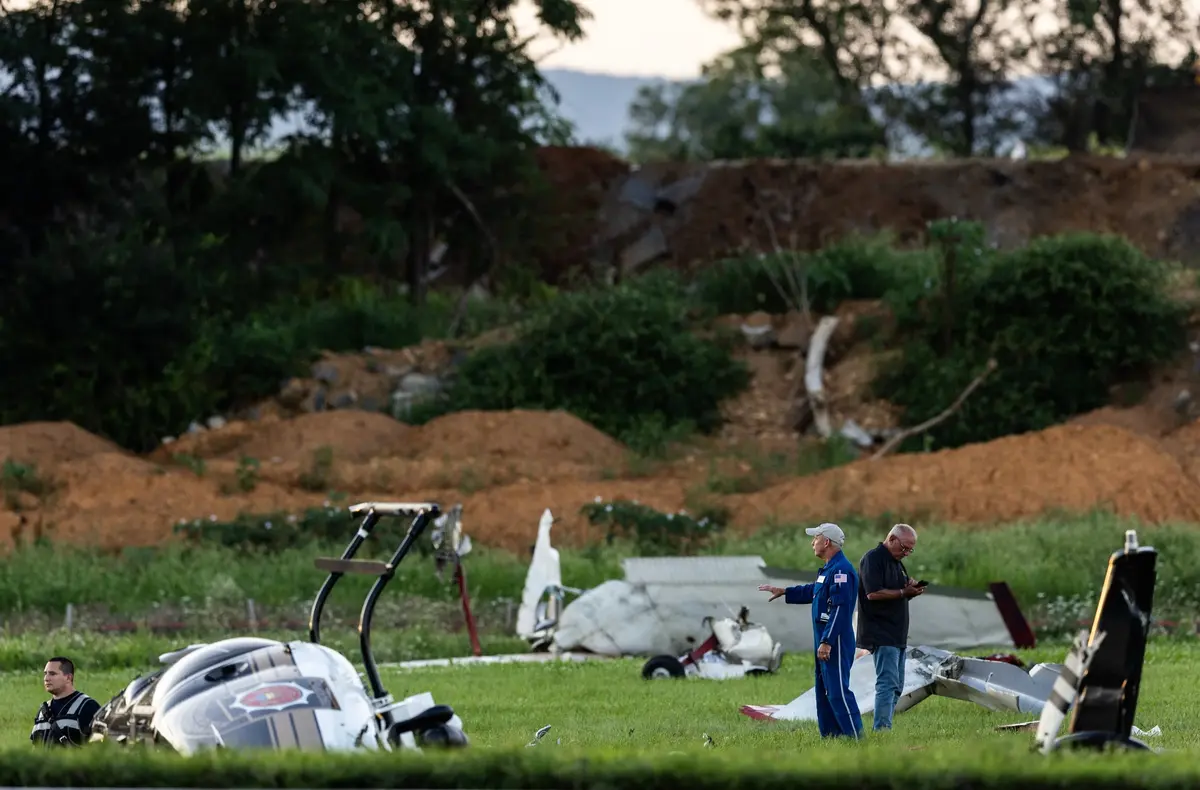 Elicopter al poliției și avion colidat pe aeroport din SUA, un mort și doi răniți