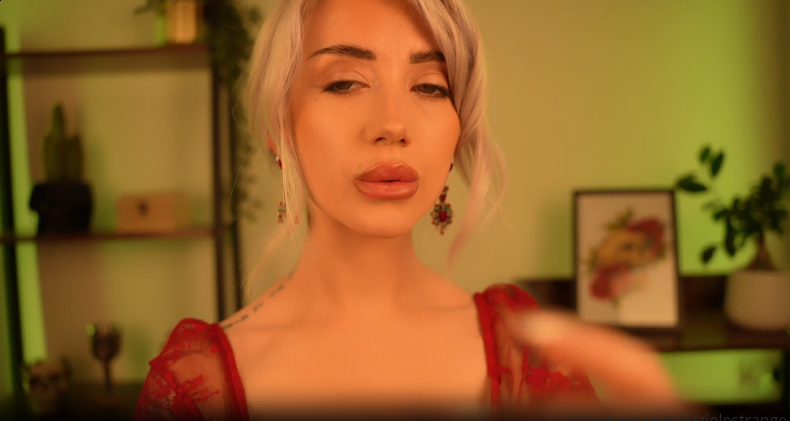 Mouthsounds ASMR [ Lizzielestrange ]