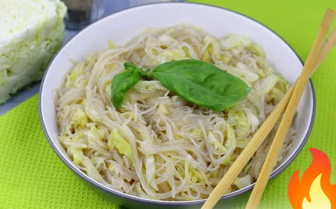 Постер Фунчоза с пикантной тушёной капустой