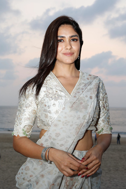Mrunal-Thakur-4.jpg