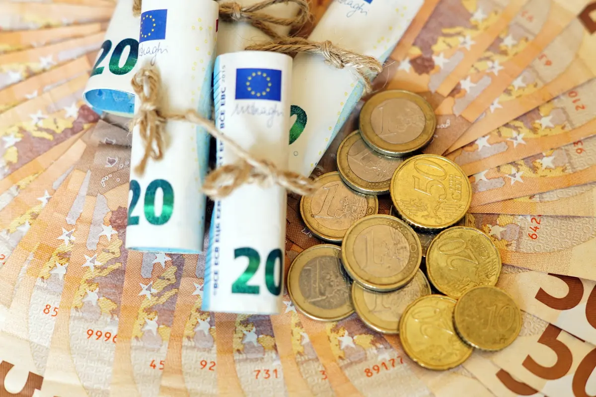 Moneda europeană în România: beneficii, riscuri și drumul către adoptarea euro