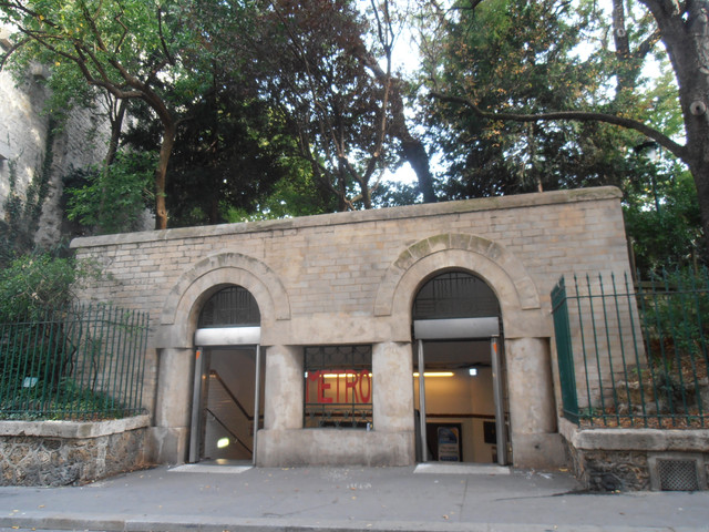 Entrée Metro "Place Monge"