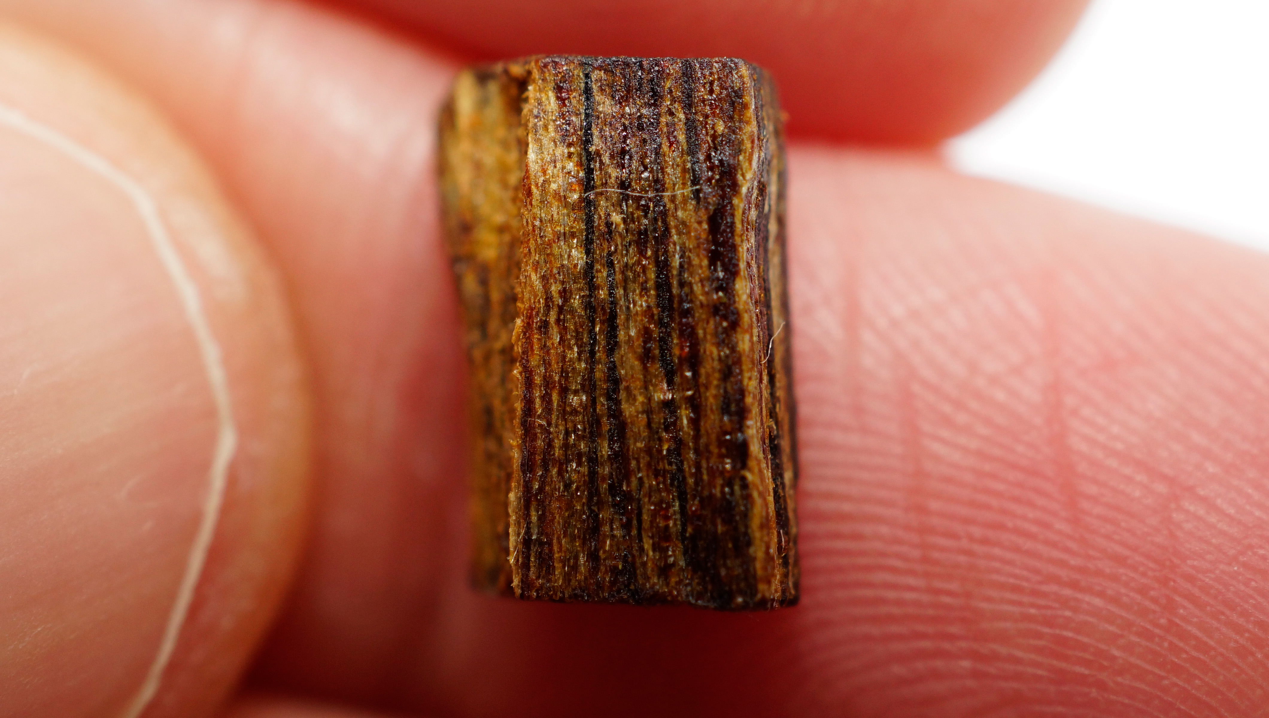 [Ouddict.com] Oud Wood