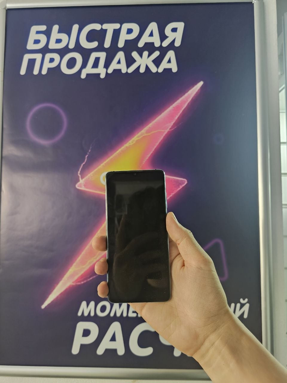 Скупка 📱 Huawei P30 6/128 ГБ в градиентном сине‑зелёном цвете — компактный и мощный смартфон в Астане