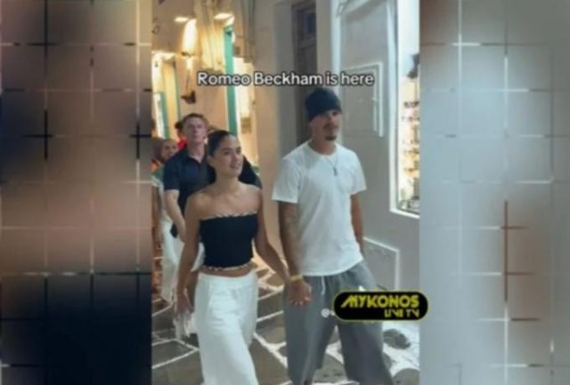 Χέρι – χέρι με τη σύντροφό του Ρομέο Μπέκαμ στη Μύκονο – Βραδινή βόλτα στα Ματογιάννια