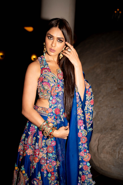 Mrunal-Thakur-4