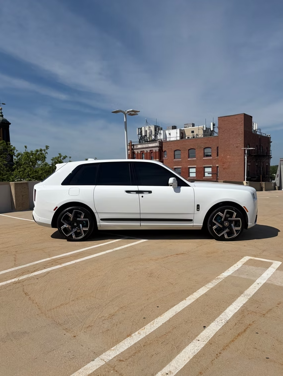 Rolls-Royce Cullinan photo 2