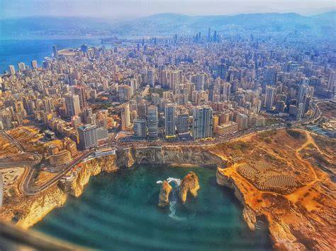 لبنان أمام انهيار اقتصادي بعد آمال التعافي.. إسرائيل قصفت المستقبل