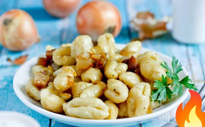 Постер Галушки с салом и луком