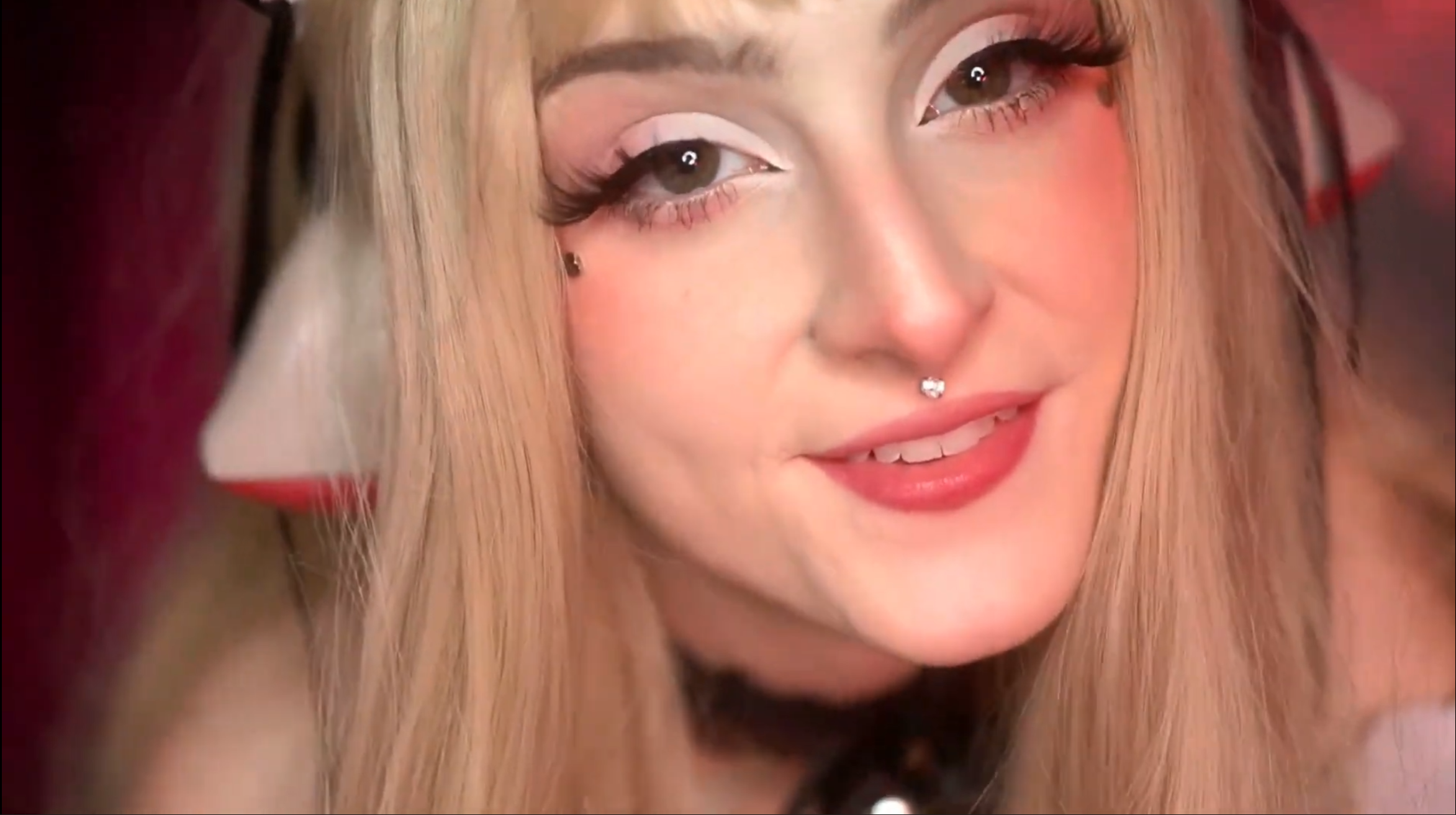 Maid Lens Licking