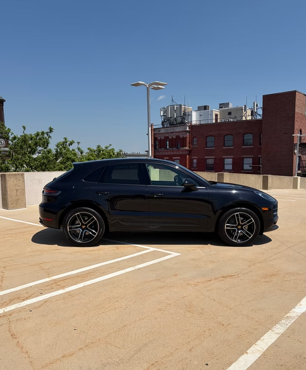 Porsche Macan photo 2