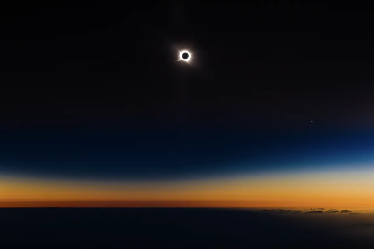 Vânătorul de eclipse: 3 dolari pentru o priveliște aeriană inedită