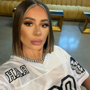 Demi-Sims-Wallpapers-Insta-Fit-Bio-2