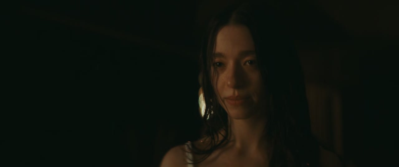 Anora Screenshot