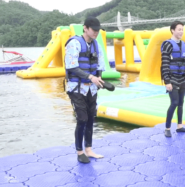 RUN BTS 84 Behind (1)