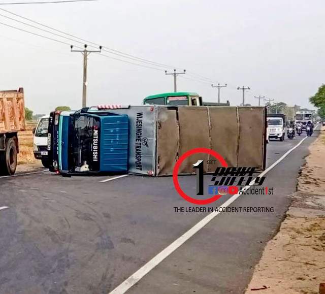 A lorry overturned on the road at Polonnaruwa quarry