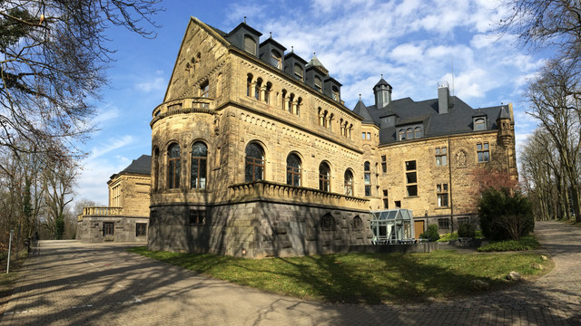 Schloss-Waldthausen-R-ckansicht.jpg