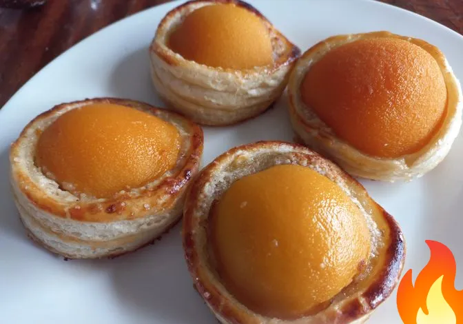 Постер Волованы с марципаном и консервированными персиками, из слоёного теста "наоборот"