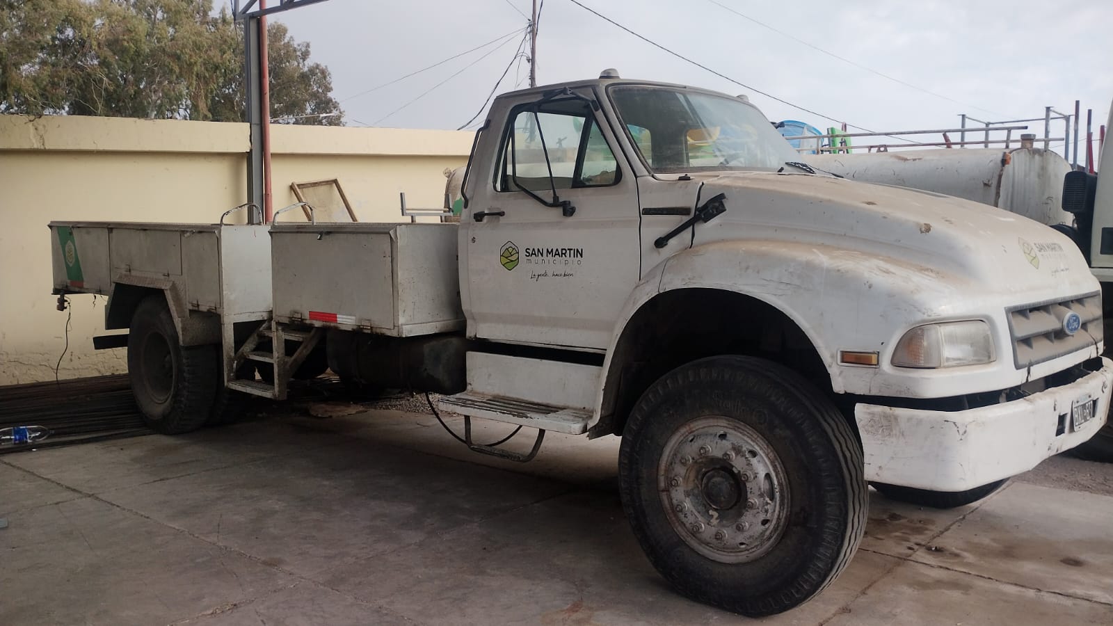 camion.jpeg camion.jpeg