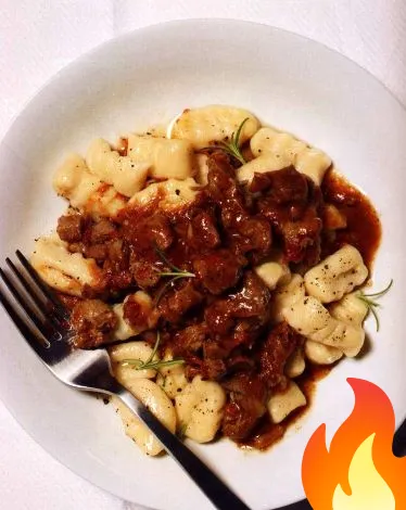 Постер Картофельные ньокки с мясным соусом