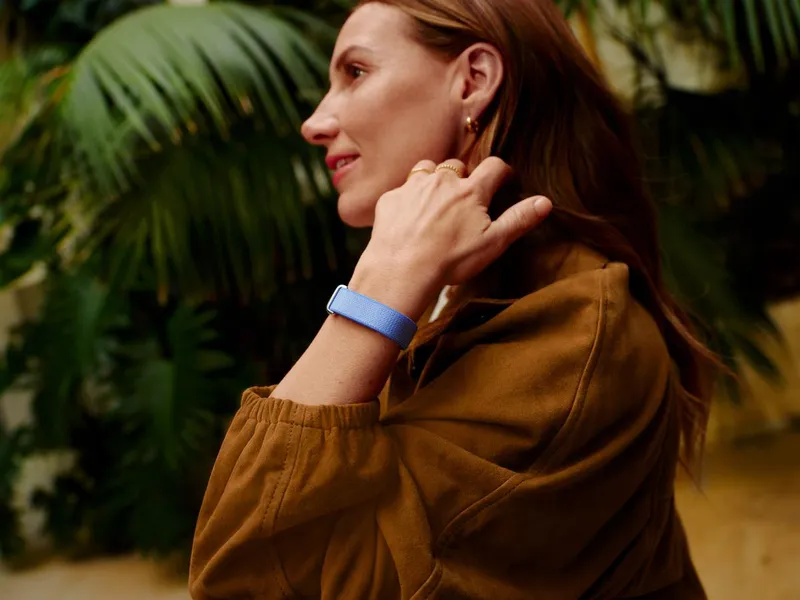 Google выпускает Fitbit Air и запускает ИИ-коуча здоровья