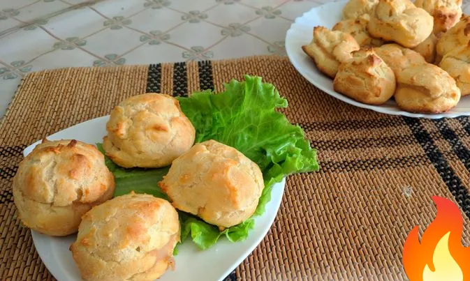 Постер Закусочные профитроли с сельдью и фасолью