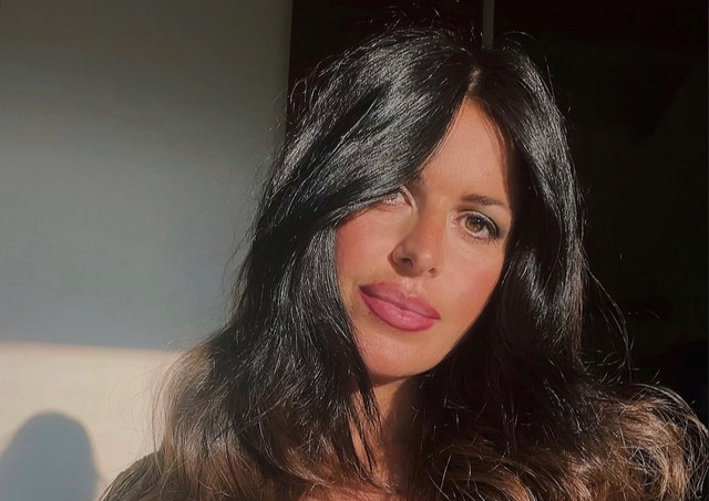 Erika-Ricci-Wallpapers-Insta-Fit-Bio-8.jpg