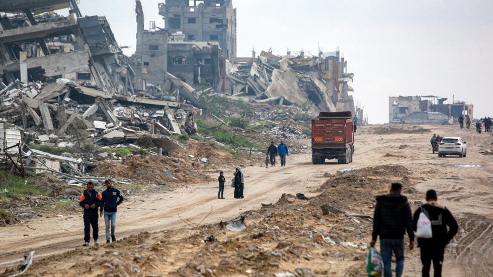 Israel amenaza con reanudar combates si Hamás no libera rehenes.