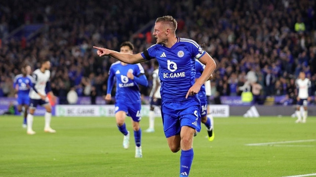 Xé lưới Tottenham tiền đạo Vardy viết tiếp kỷ lục ghi bàn ở Ngoại hạng Anh