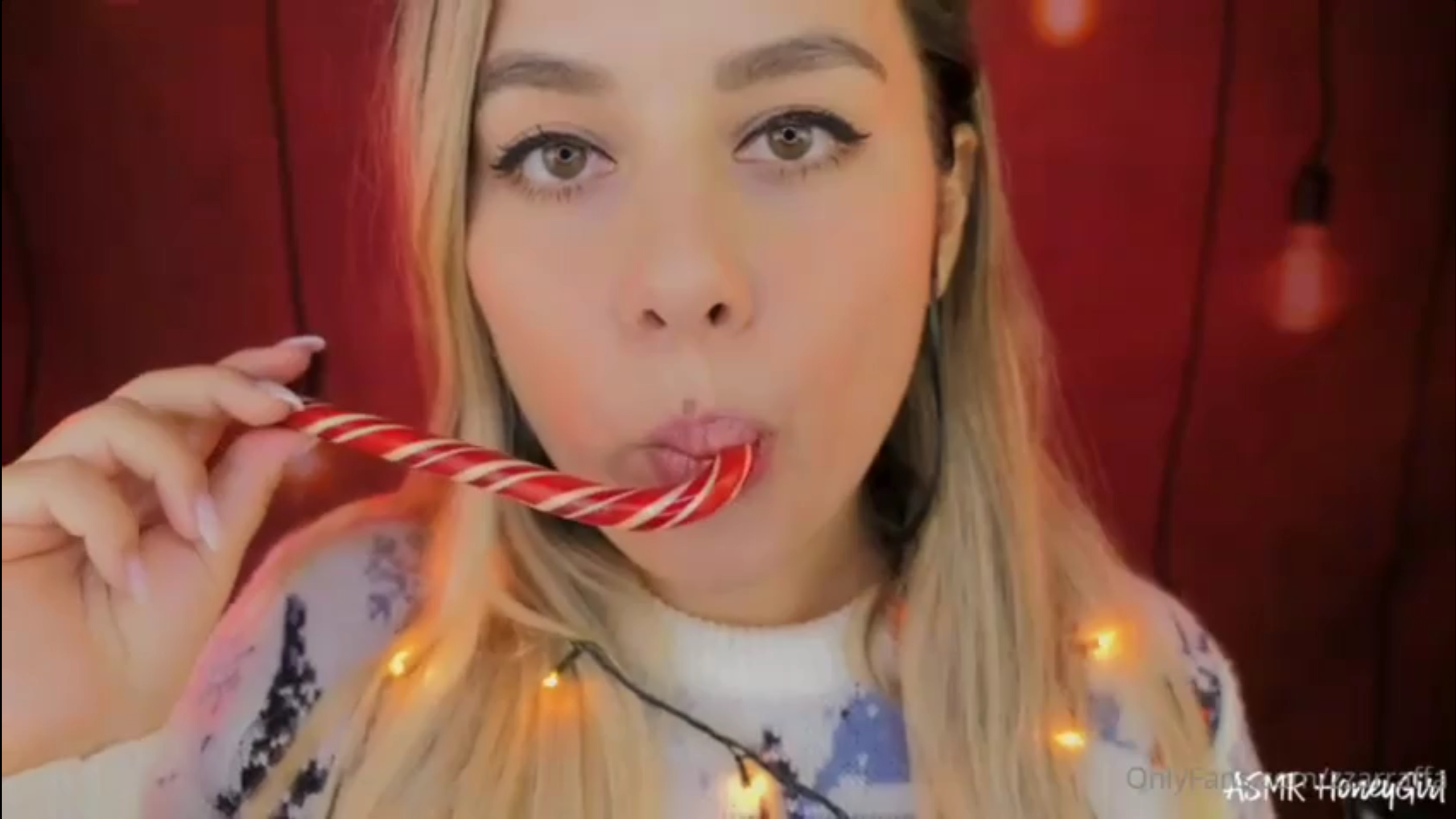 Lollypop Sucking [ HoneyGirl ]