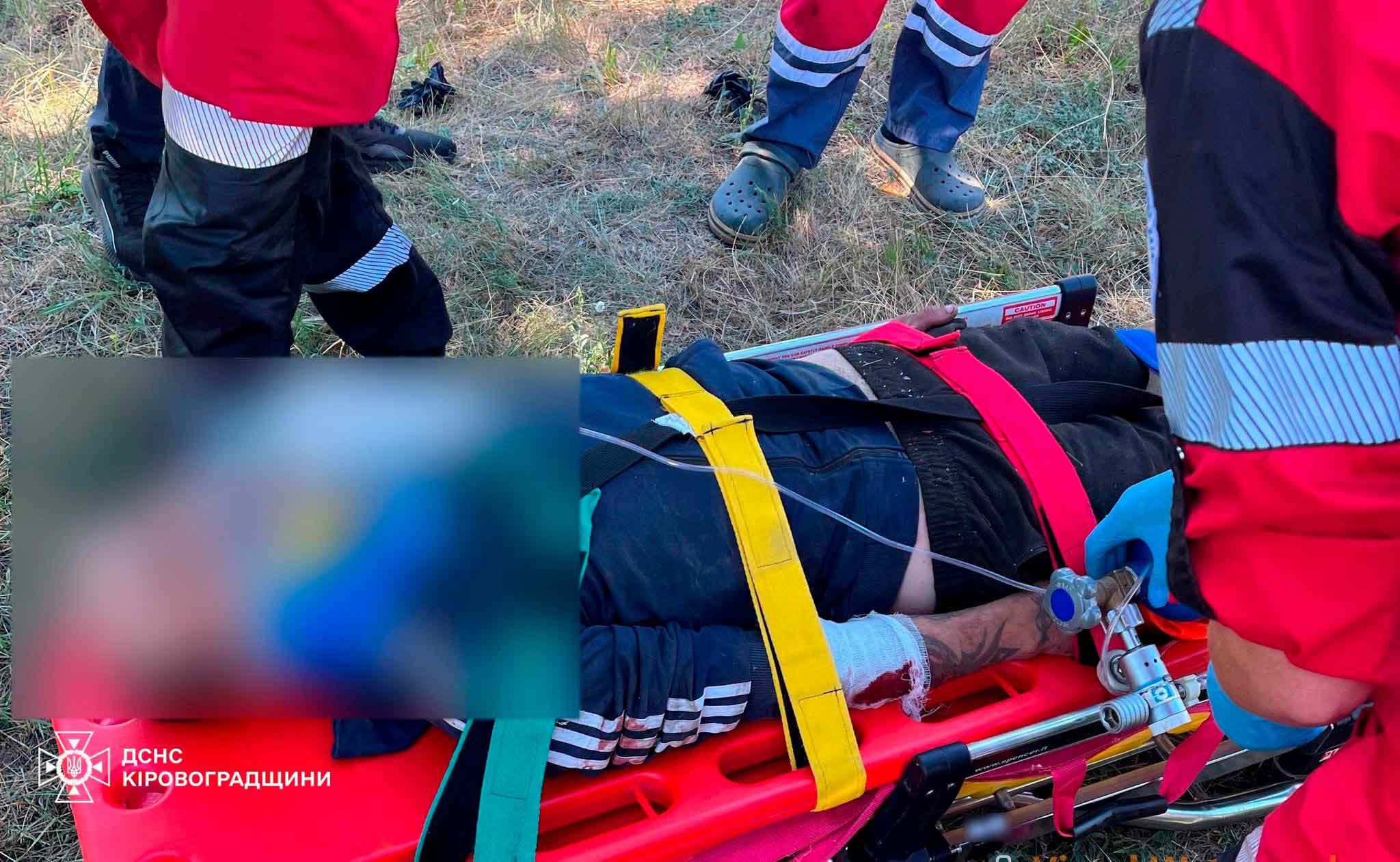 На Кіровоградщині рятувальники деблокували чоловіка після ДТП