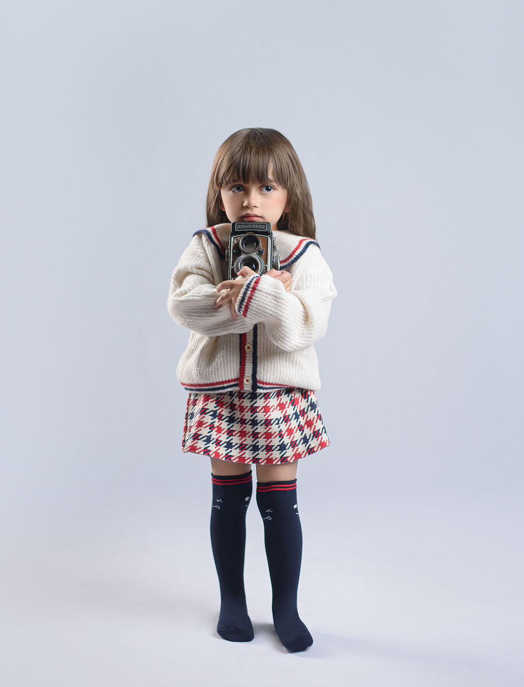 پرتره کودک و والدین در فضای مینیمال آتلیه نویسا مشهد