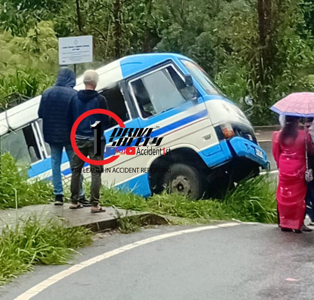 A bus carrying a group of school children met with an accident in Cabillawela area of ​​Bandarawela and 5 students were taken to hospital.
