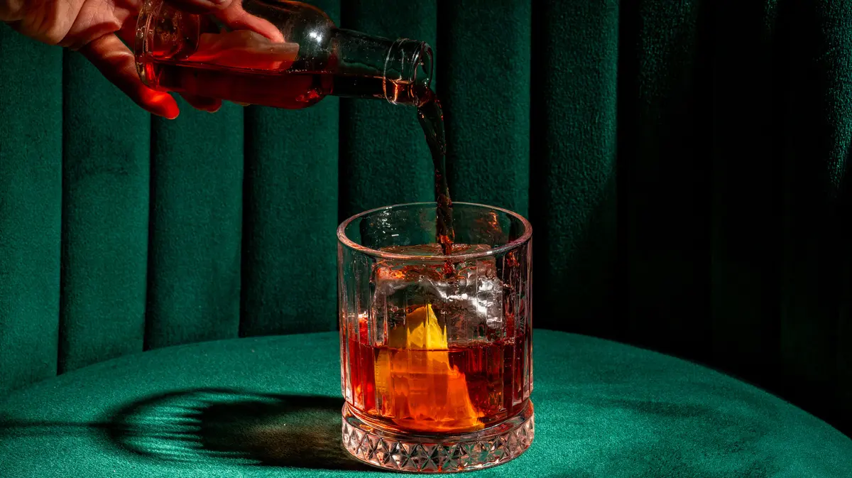 Smoky Twist Elevates Negroni Cocktail