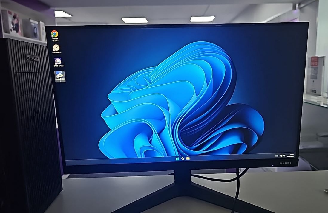 Монитор Samsung F22T350FHI, 21.5″, IPS, Full HD, 75 Гц — выдаёт чёткую картинку с естественными цветами и широкими углами обзора.