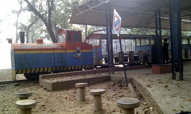 Toy train Patna Zoo panoramio.webp