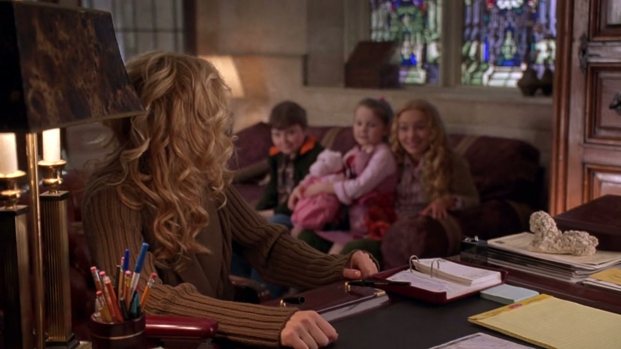 Raising Helen Screenshot