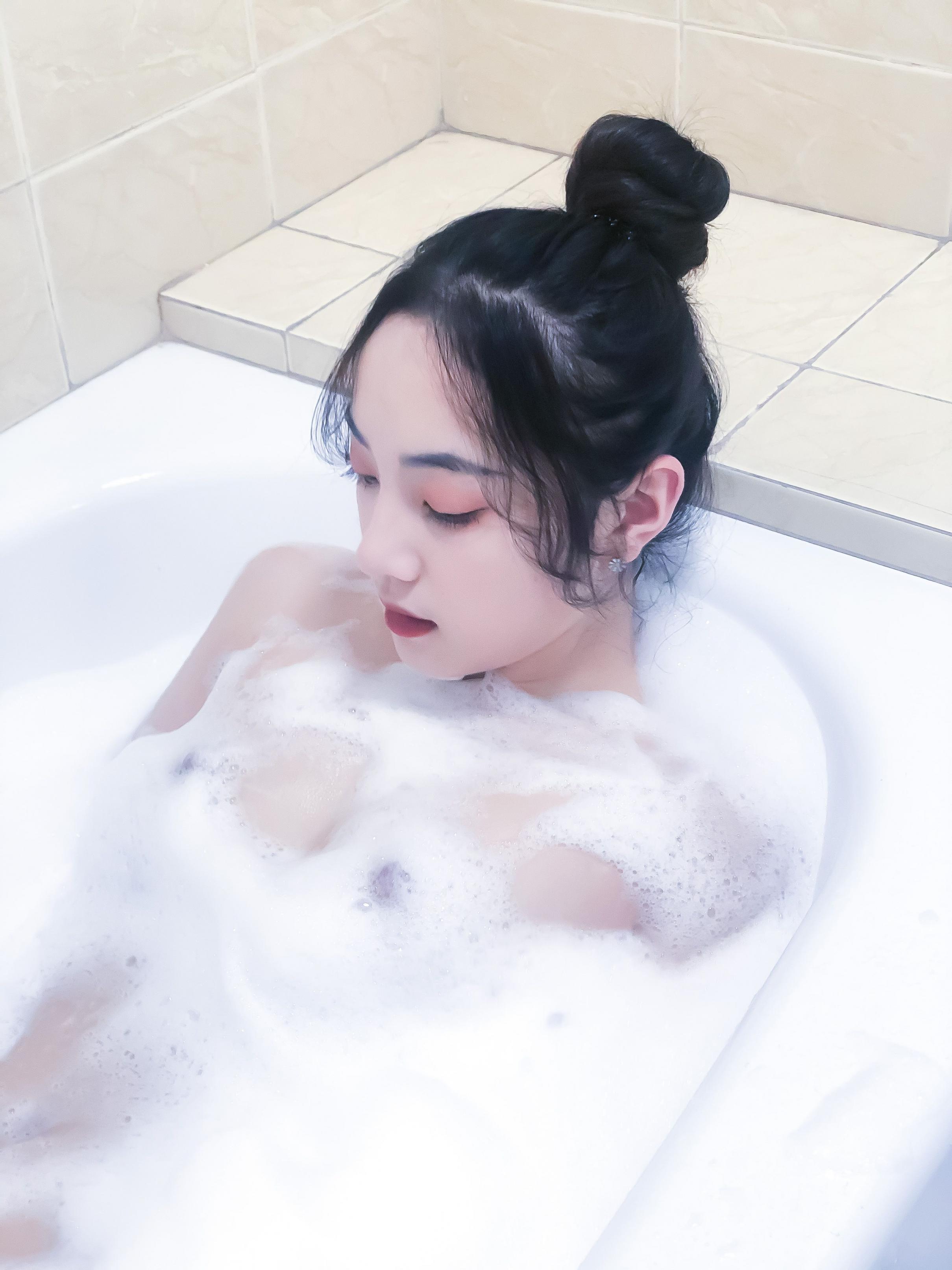 【套圖x28】素人漁夫-女僕，在家閑著沒事就露毛[60P]